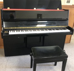 upright samick piano